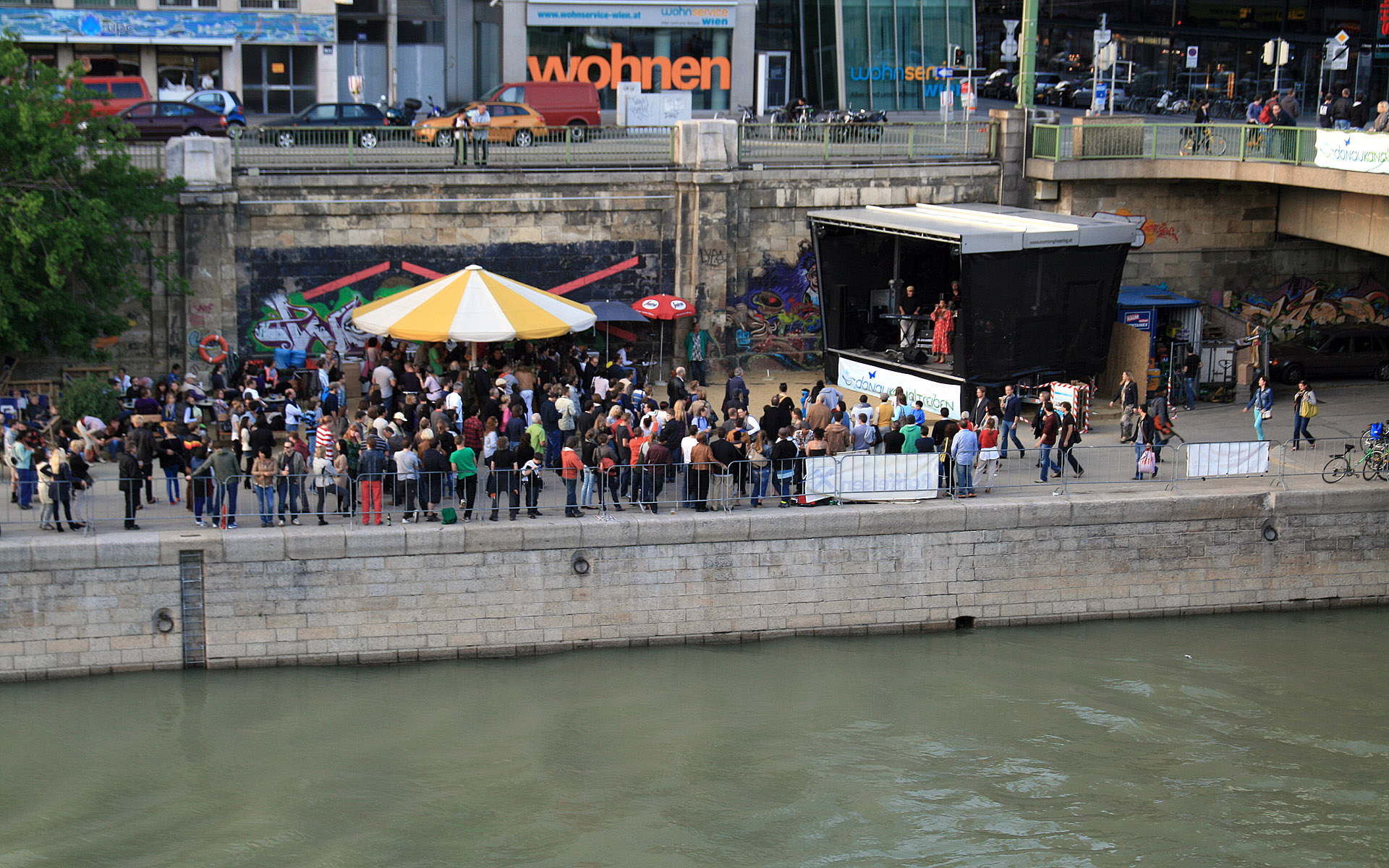 Bécsi Duna-csatorna - a sétány az utcai művészettel