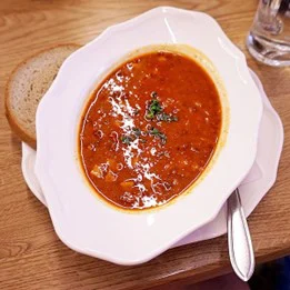 ウィーン風グーラッシュは、スナックとしても美味。