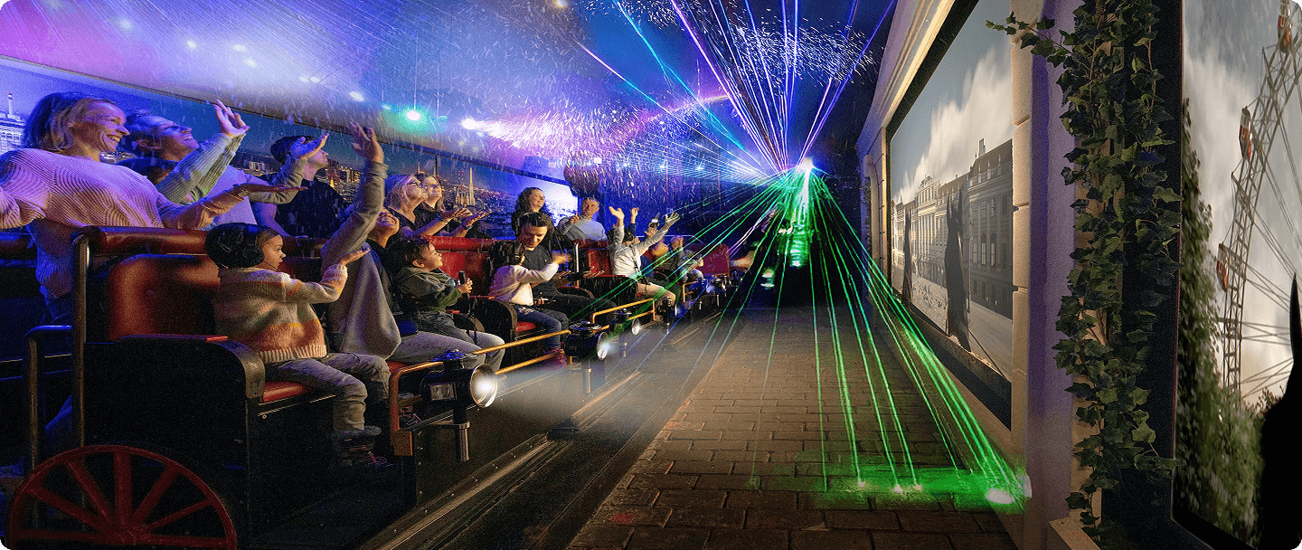 Lid&eacute; se posad&iacute; do atrakce s železničn&iacute; t&eacute;matikou a v temn&eacute;m tunelu zažij&iacute; z&aacute;řivě zelen&eacute; lasery a barevn&eacute; ohňostroje. Bočn&iacute; stěny jsou vyzdobeny zelen&iacute;, kter&aacute; umocňuje pohlcuj&iacute;c&iacute; atmosf&eacute;ru. 