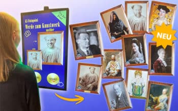 スクリーンに映し出された「Become a Work of Art」と書かれたデジタルキオスクを見る女性。右側には、AIがさまざまな歴史的様式で作成した肖像画を示すさまざまな額装作品がある。
